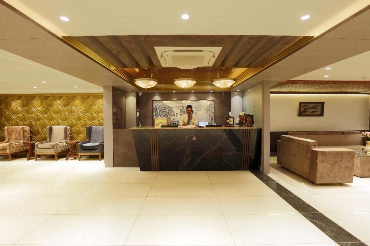 Hotel Sakura By Maps Гургаон Экстерьер фото