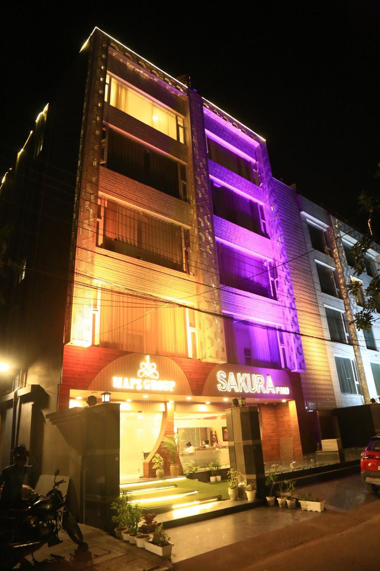 Hotel Sakura By Maps Гургаон Экстерьер фото